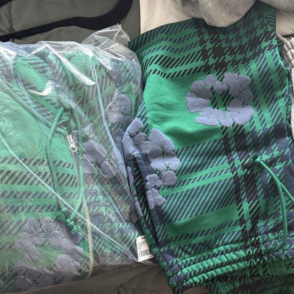 Stylish Green and Blue Plaid Zip-Up Sweater